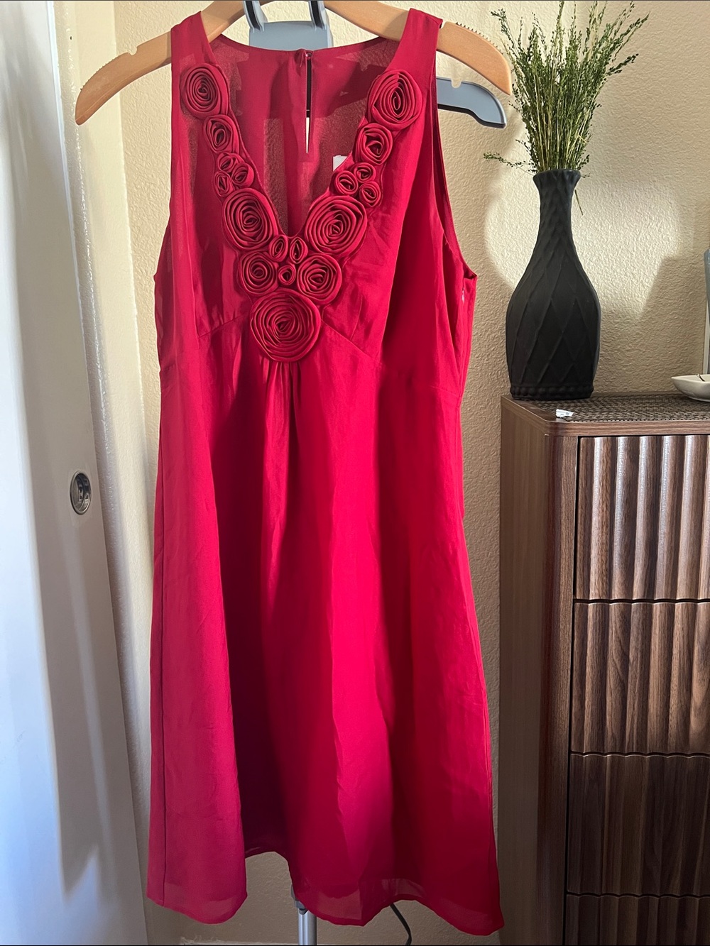 Ann Taylor loft Sleeveless Red V-Neck Rosette Detail Dress Sz 6
